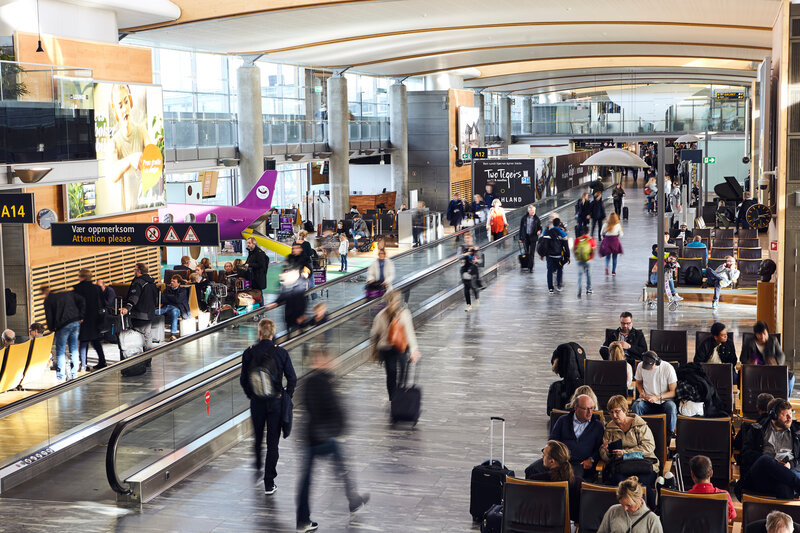 Odwołane, opóźnione, przepełnione loty, strajki… w Skandynawii. Jakie masz prawa? | localmarket.no